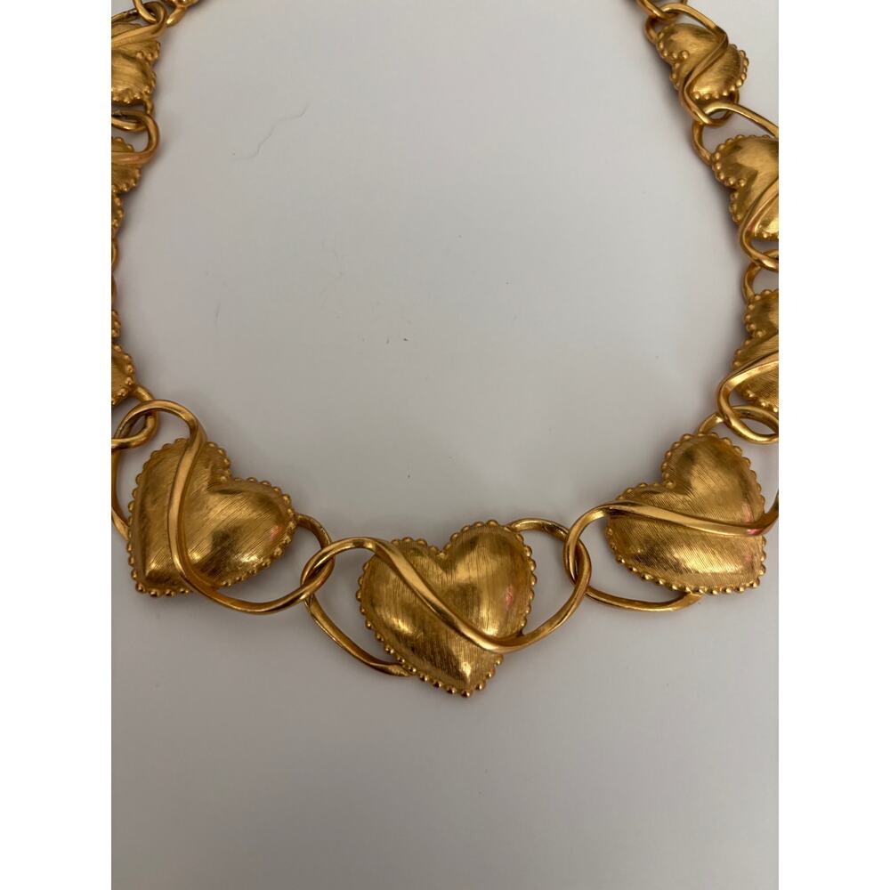Vintage Trifari Gold Tone Collar Necklace Puffy Heart Links Chunky Excellent - Picture 3 of 7